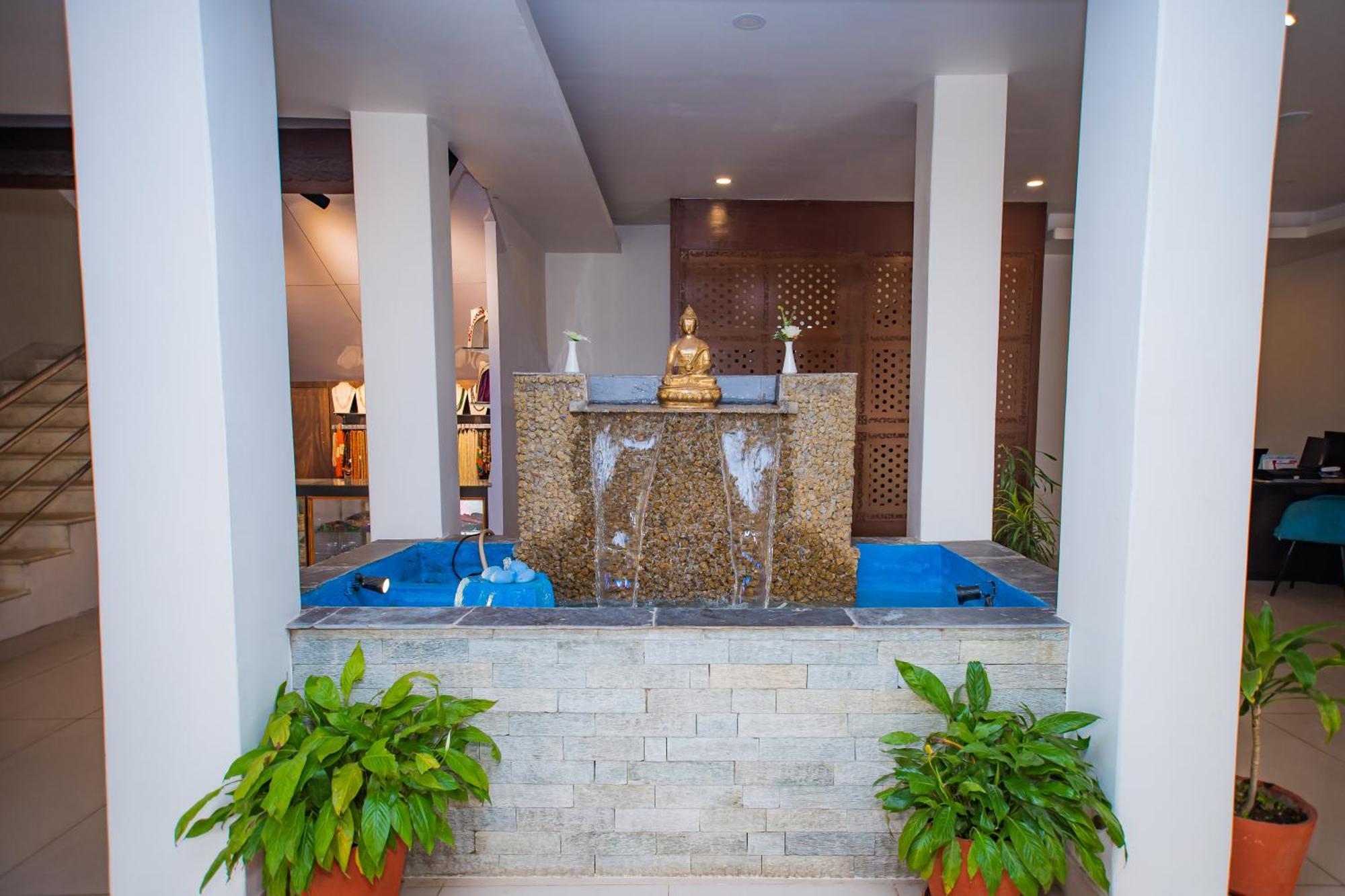 Hotel Pokhara Village & Spa Eksteriør billede
