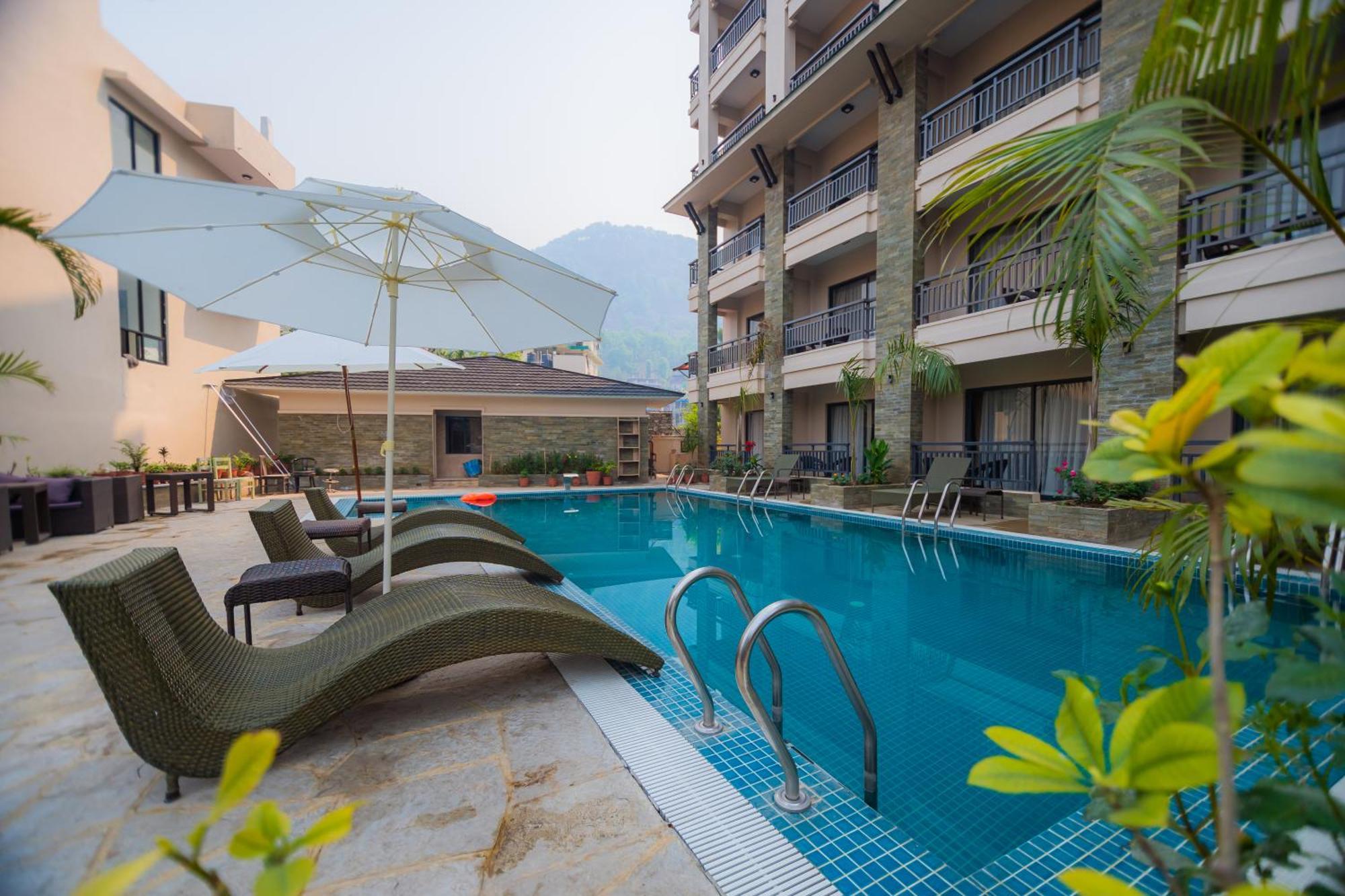 Hotel Pokhara Village & Spa Eksteriør billede