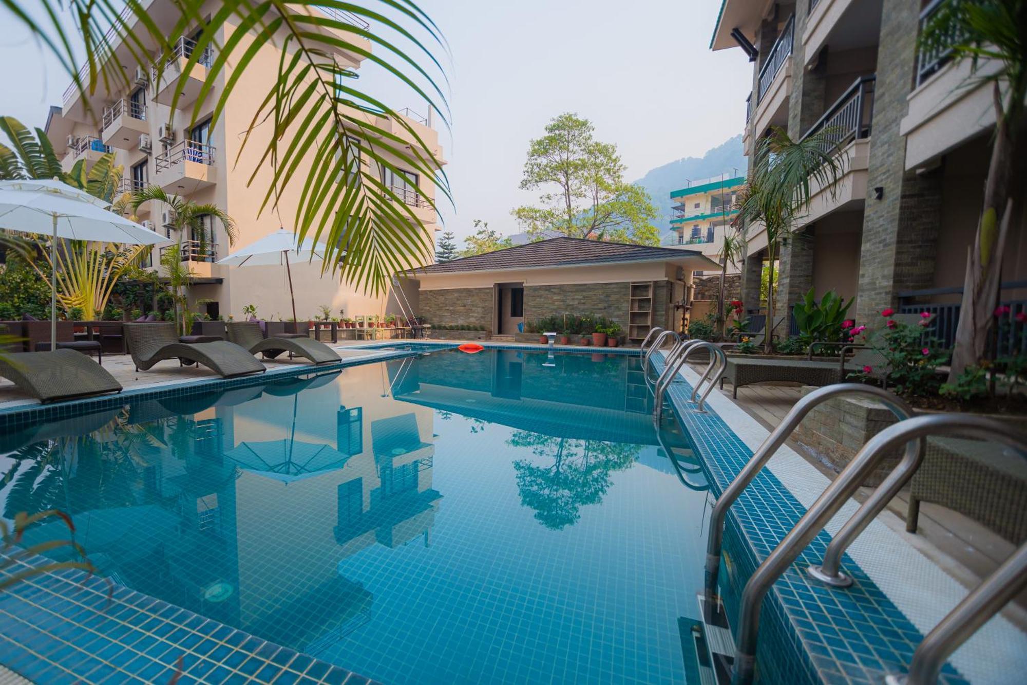 Hotel Pokhara Village & Spa Eksteriør billede