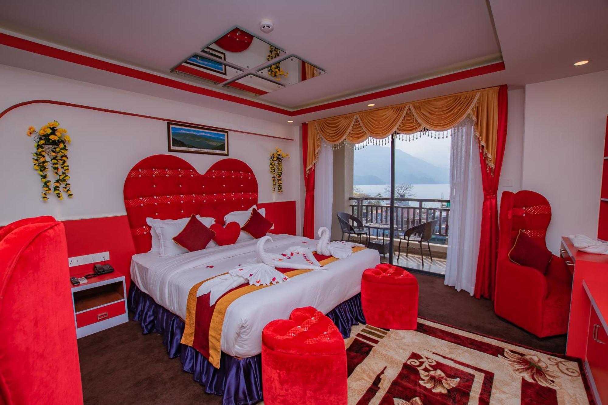 Hotel Pokhara Village & Spa Eksteriør billede