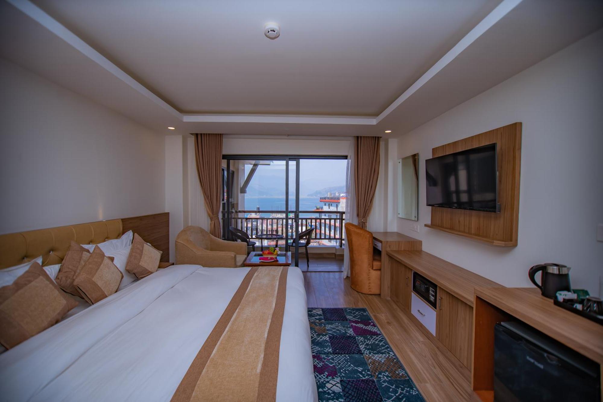 Hotel Pokhara Village & Spa Eksteriør billede
