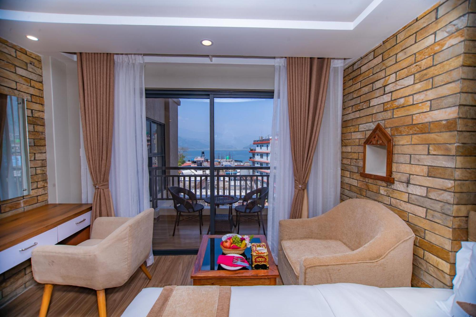 Hotel Pokhara Village & Spa Eksteriør billede