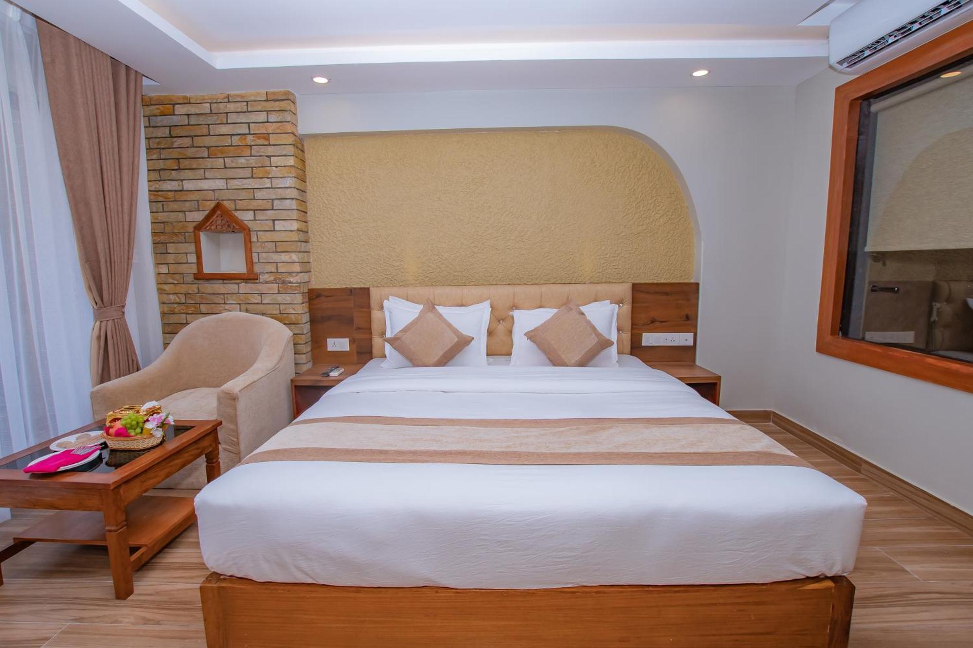 Hotel Pokhara Village & Spa Eksteriør billede