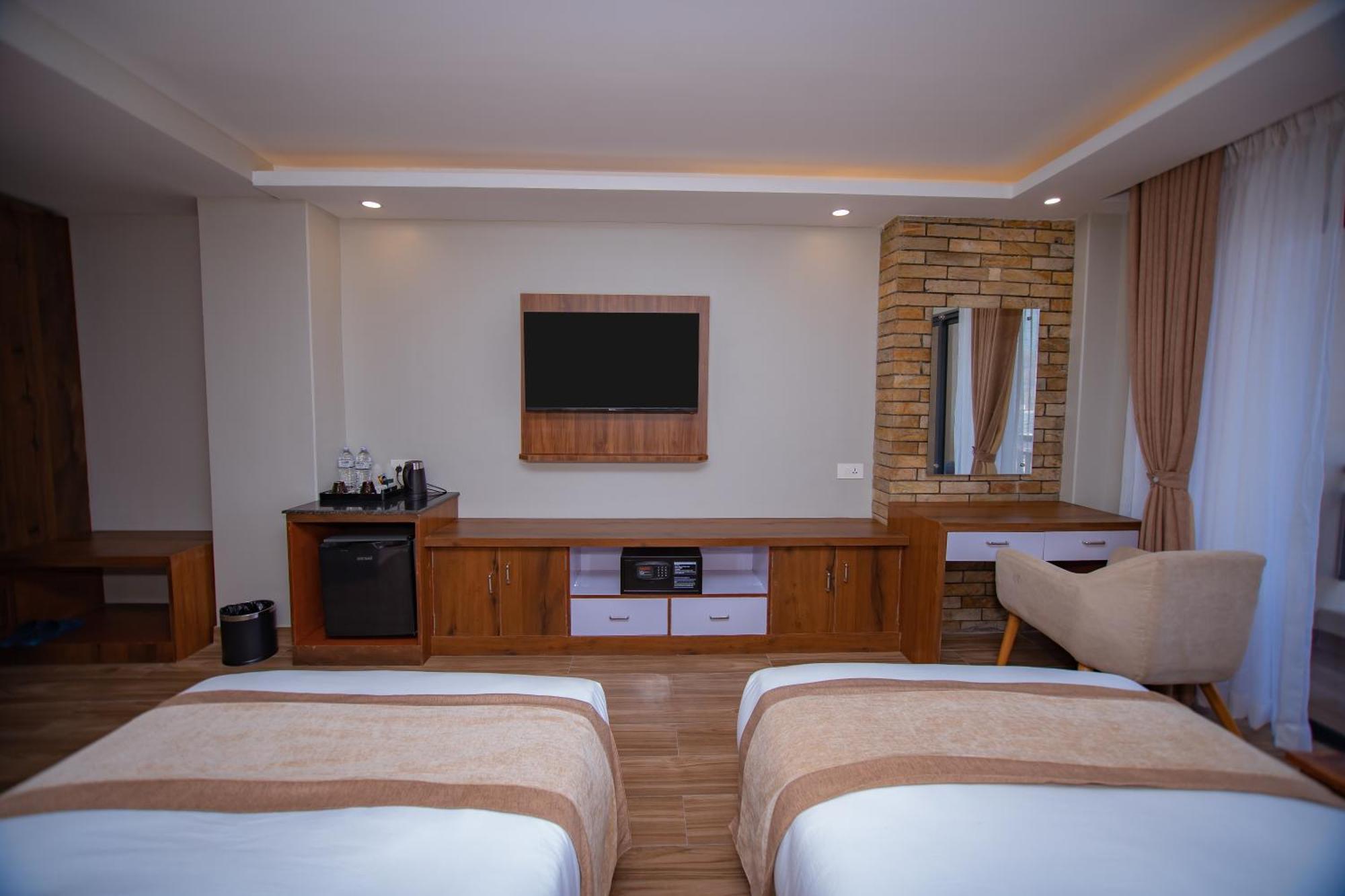 Hotel Pokhara Village & Spa Eksteriør billede
