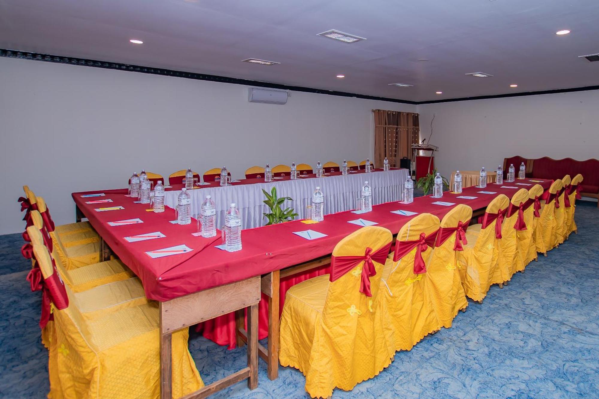 Hotel Pokhara Village & Spa Eksteriør billede