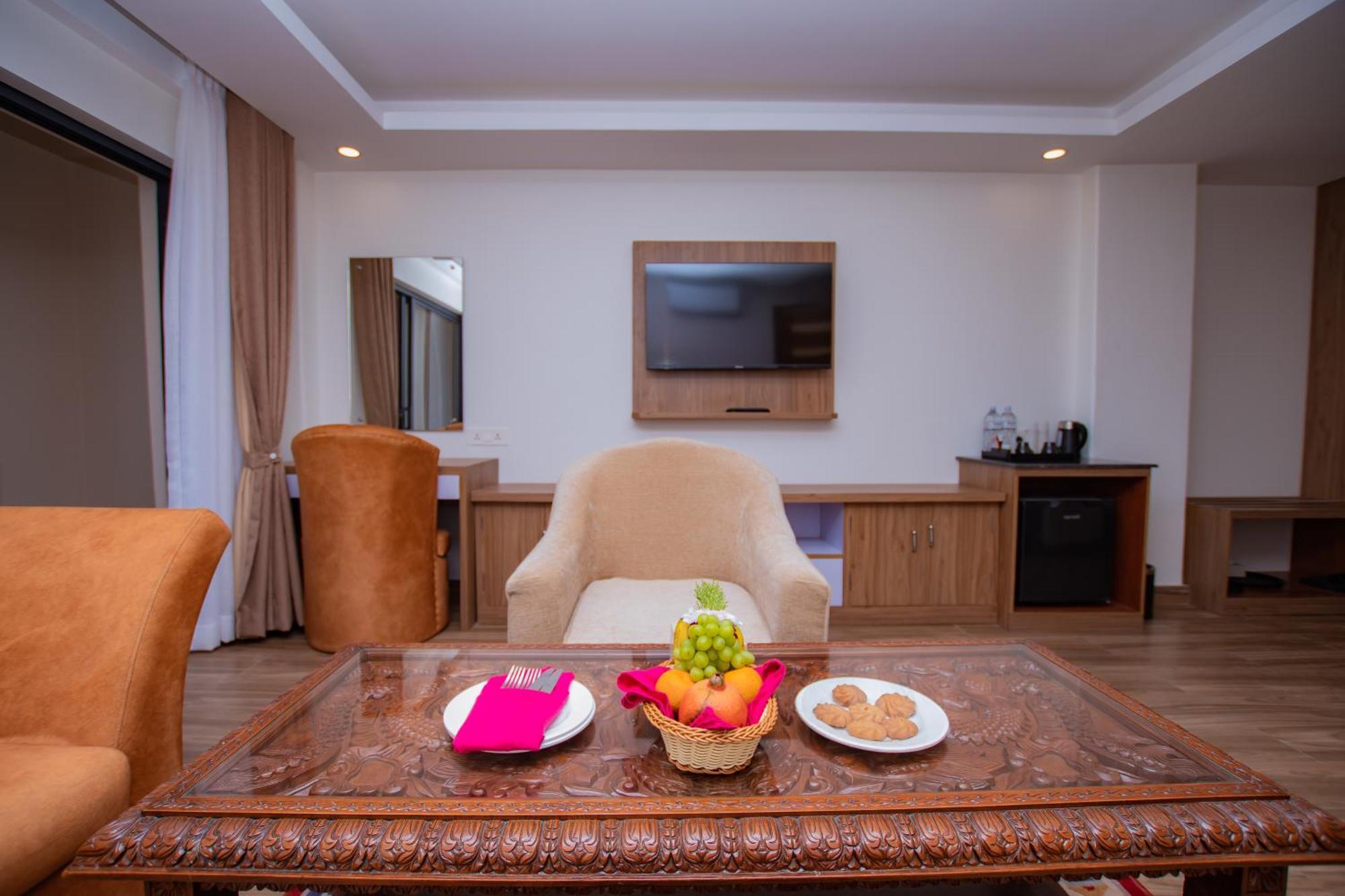 Hotel Pokhara Village & Spa Eksteriør billede