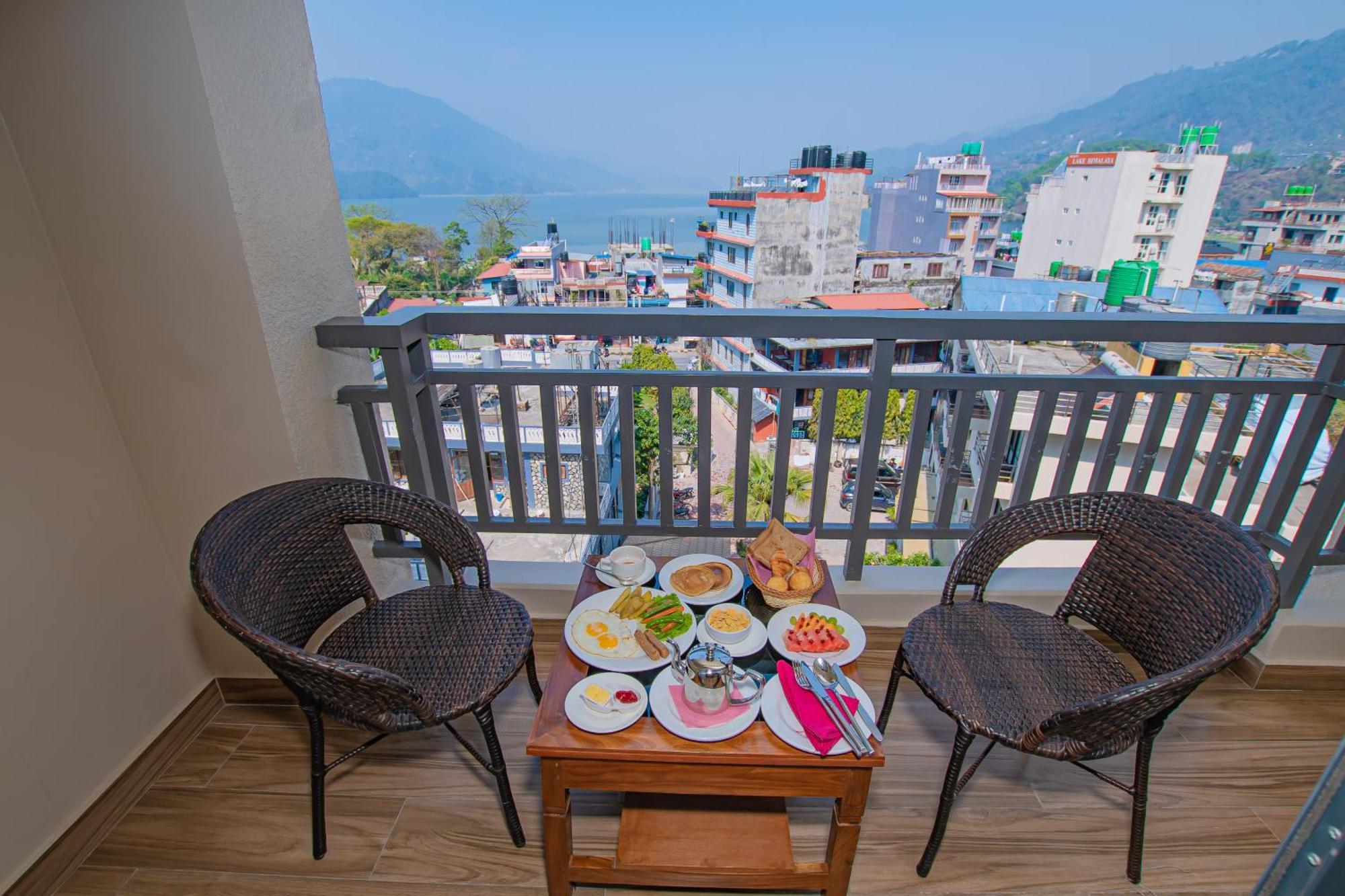 Hotel Pokhara Village & Spa Eksteriør billede