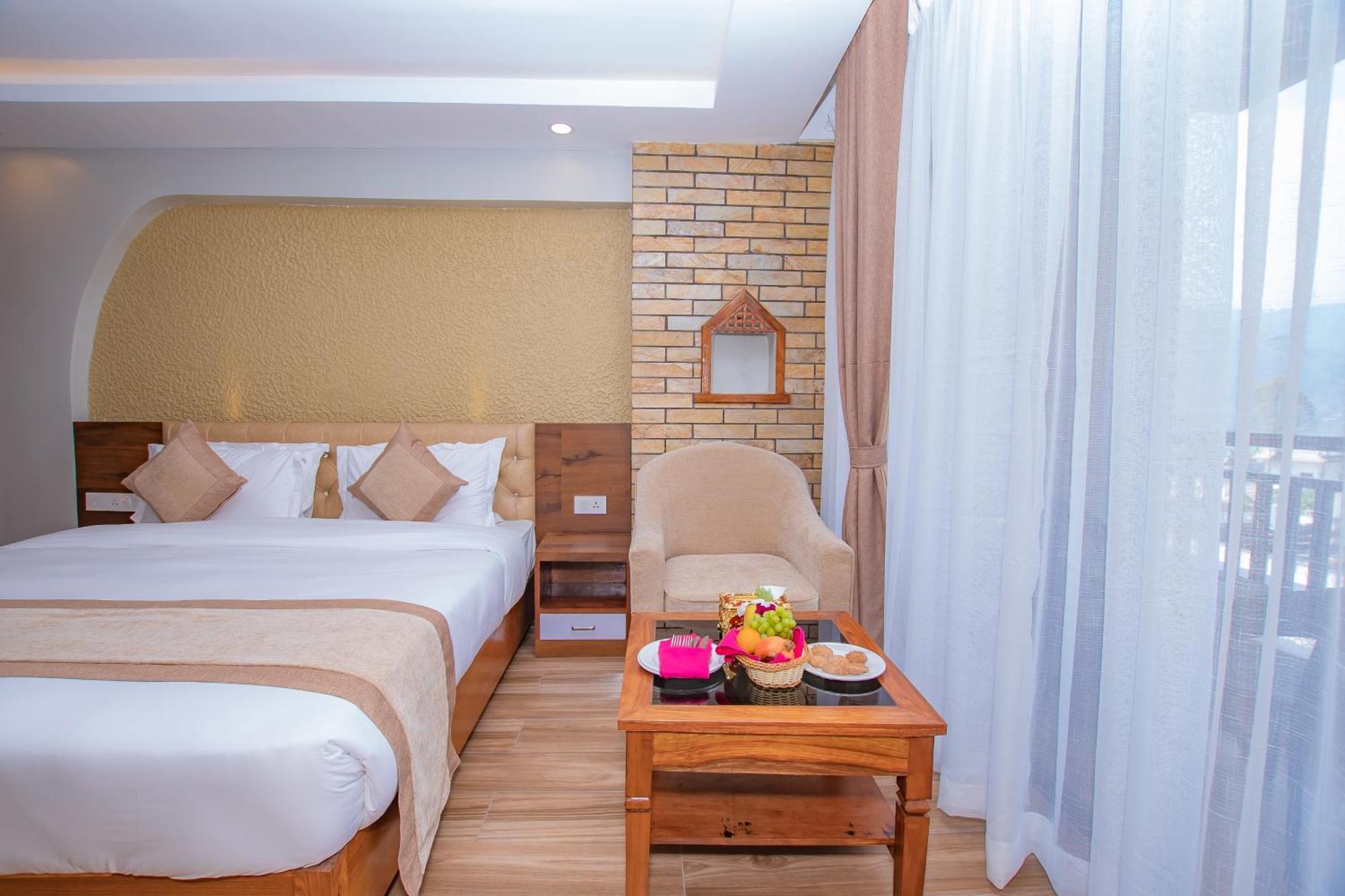 Hotel Pokhara Village & Spa Eksteriør billede