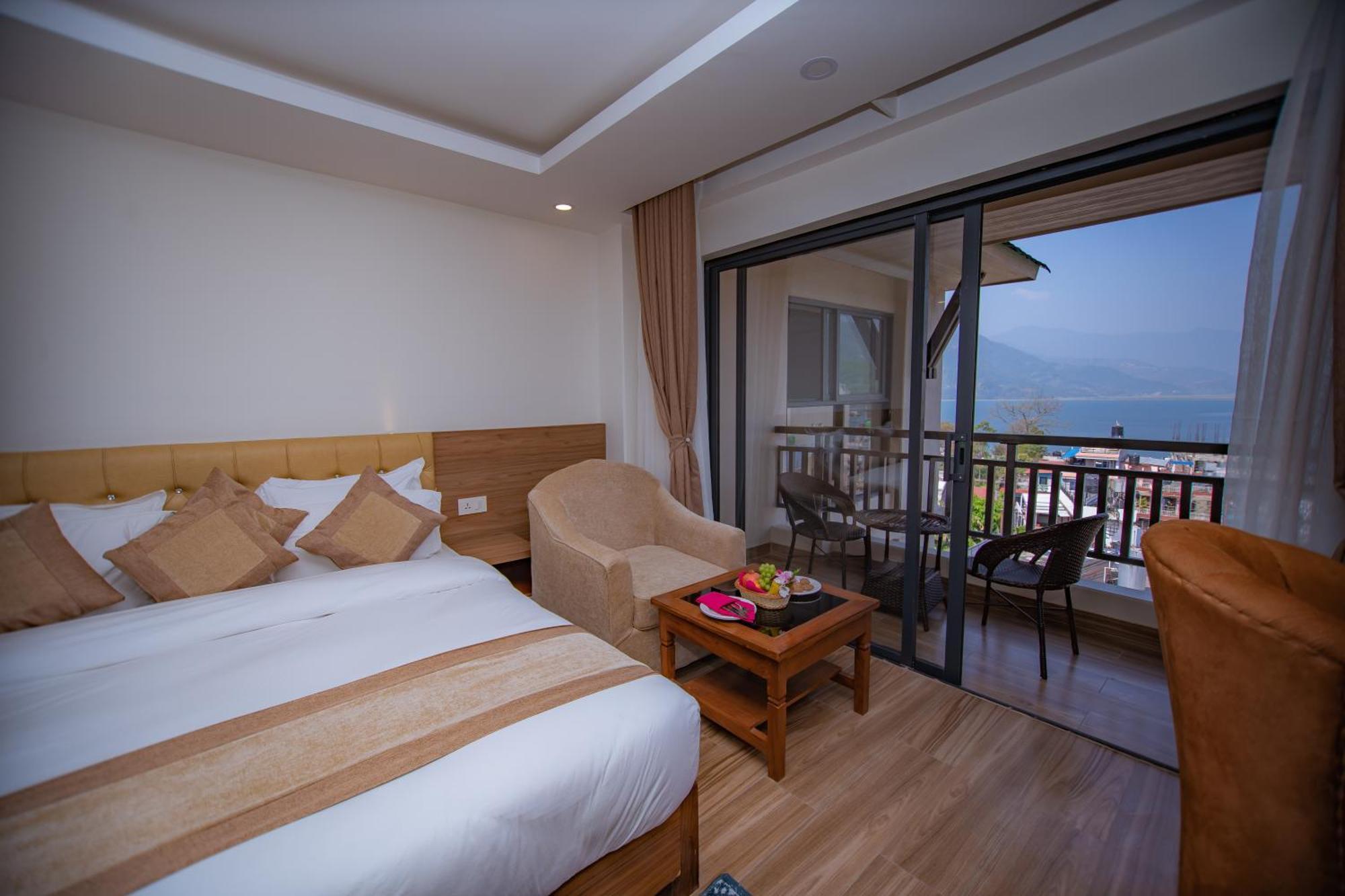 Hotel Pokhara Village & Spa Eksteriør billede