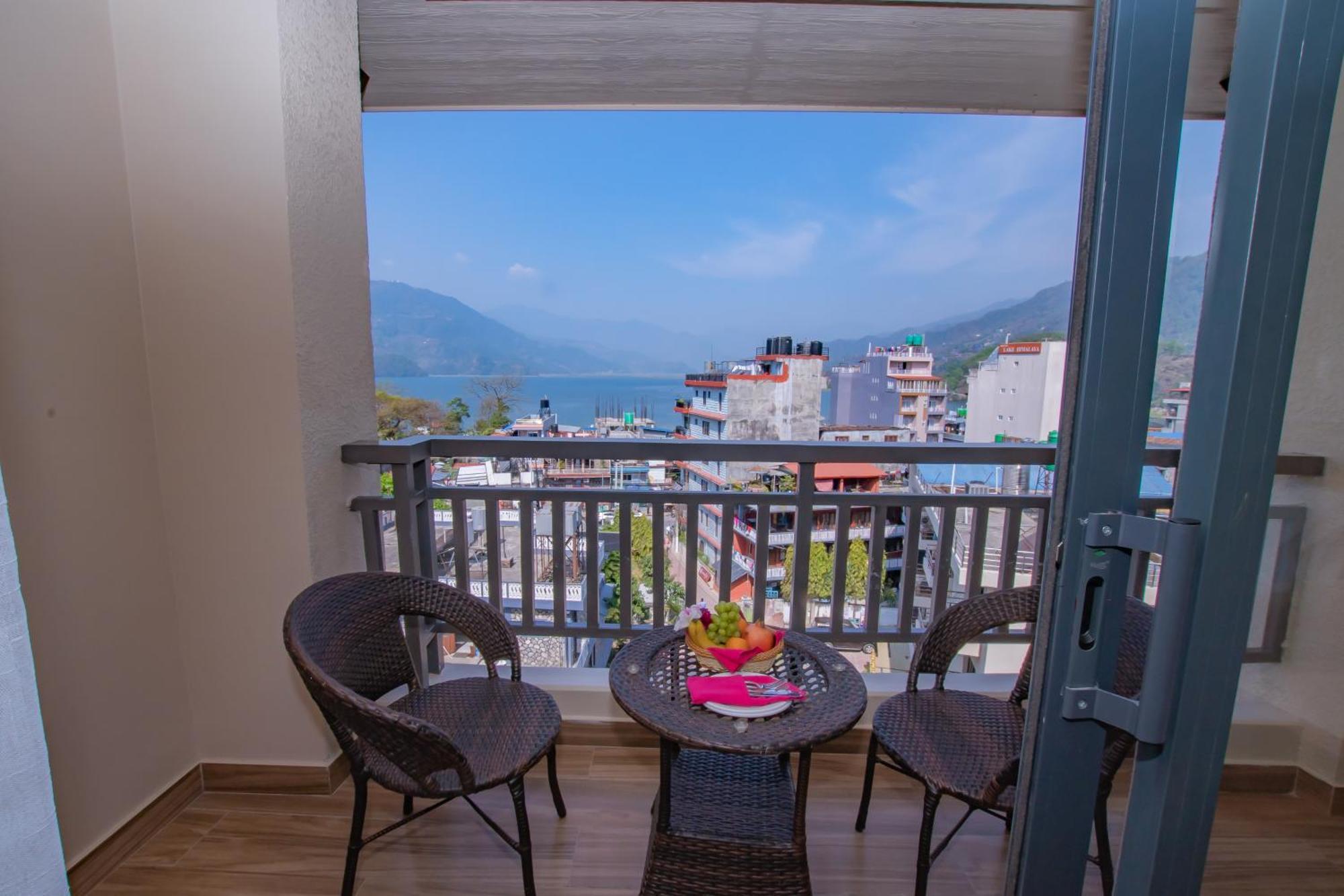 Hotel Pokhara Village & Spa Eksteriør billede