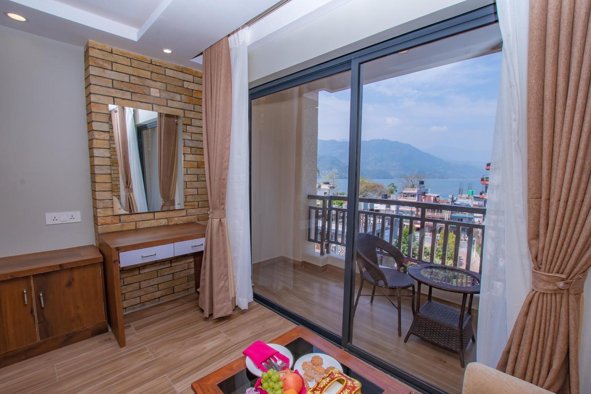 Hotel Pokhara Village & Spa Eksteriør billede
