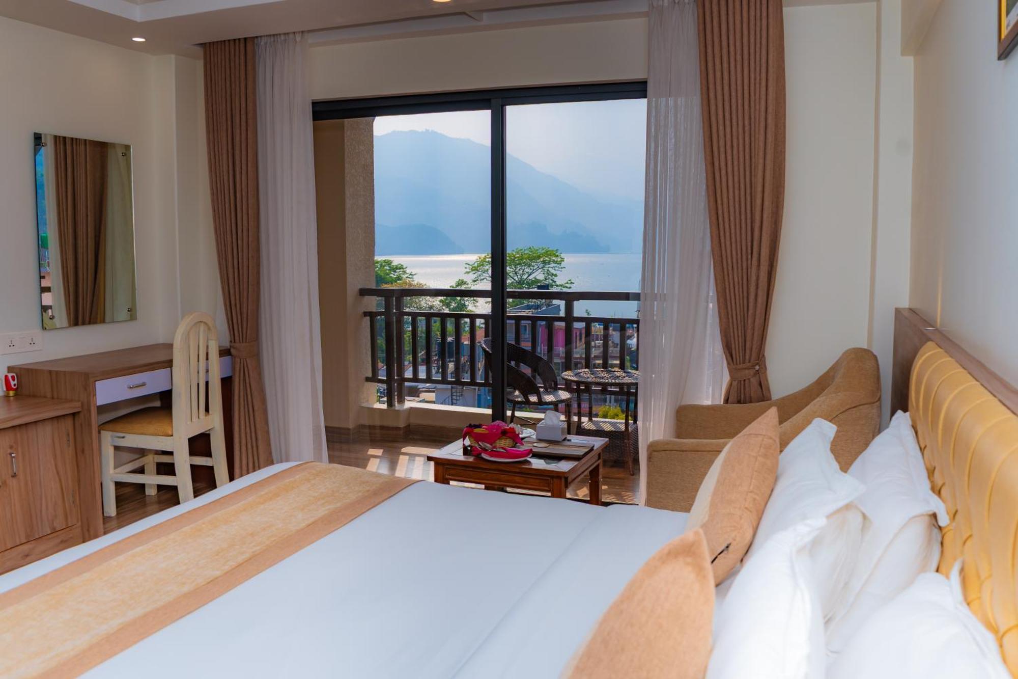Hotel Pokhara Village & Spa Eksteriør billede