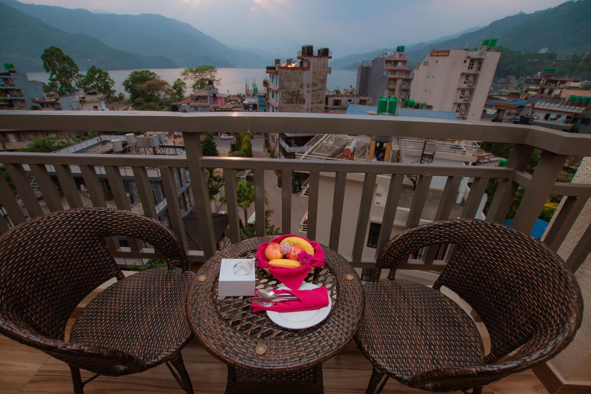 Hotel Pokhara Village & Spa Eksteriør billede