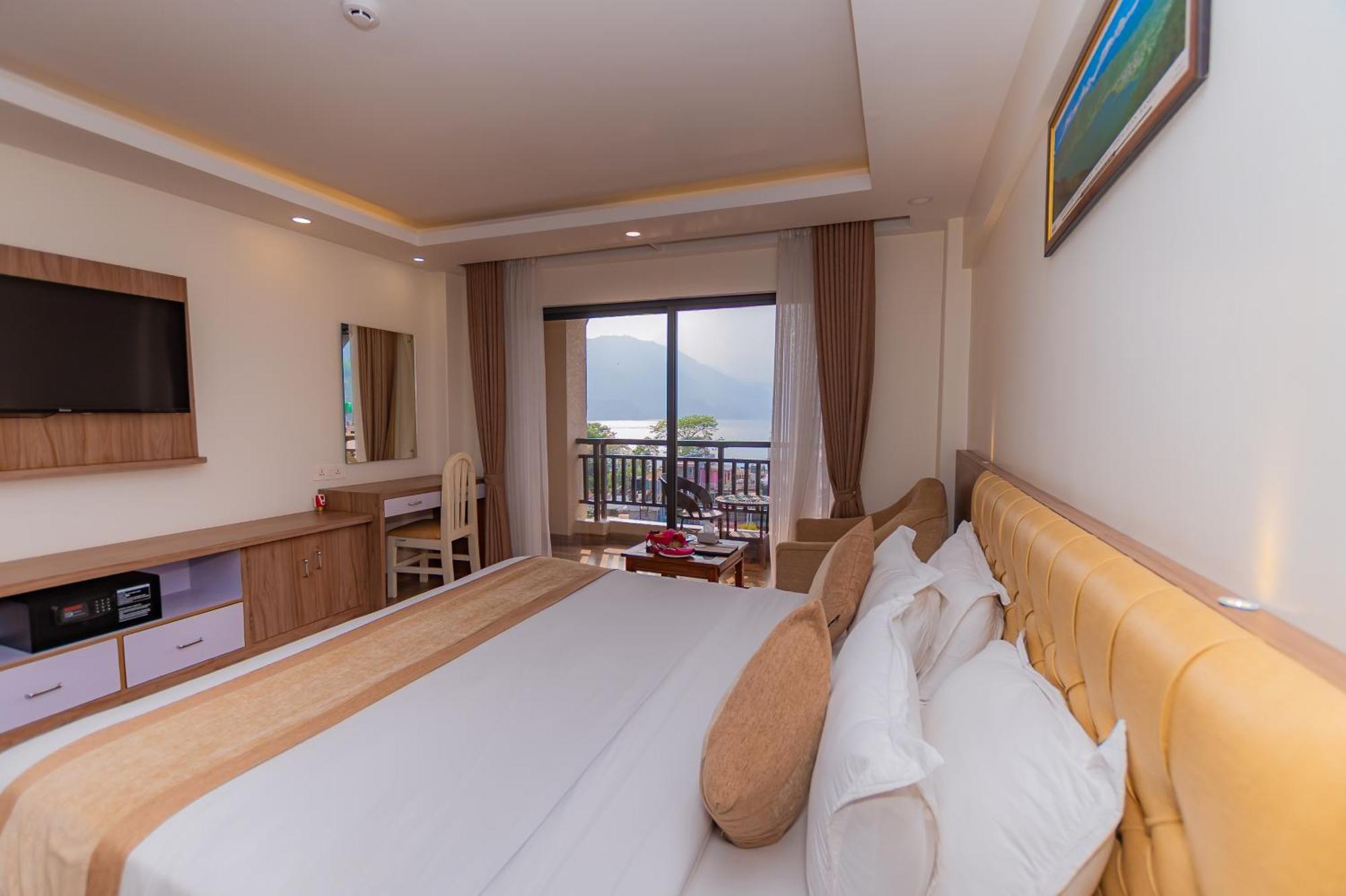 Hotel Pokhara Village & Spa Eksteriør billede